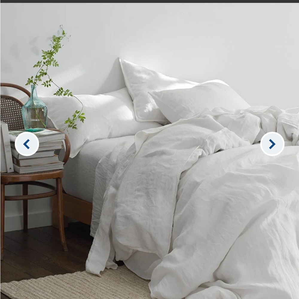 NWT White LINEN Fitted Sheet (Queen)